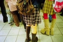 tokyo-girls-waiting